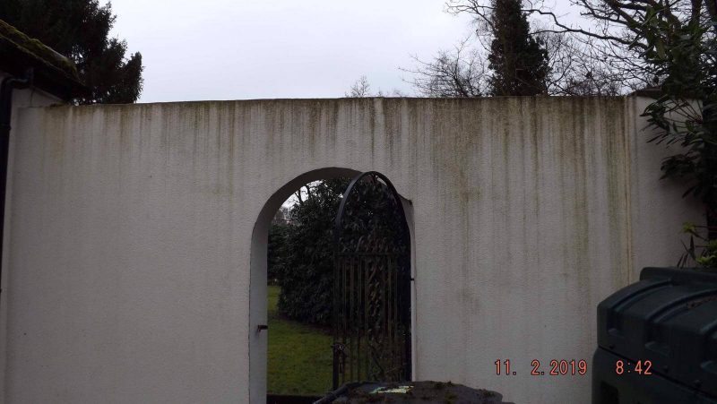 1 Arch way in need of cleaning